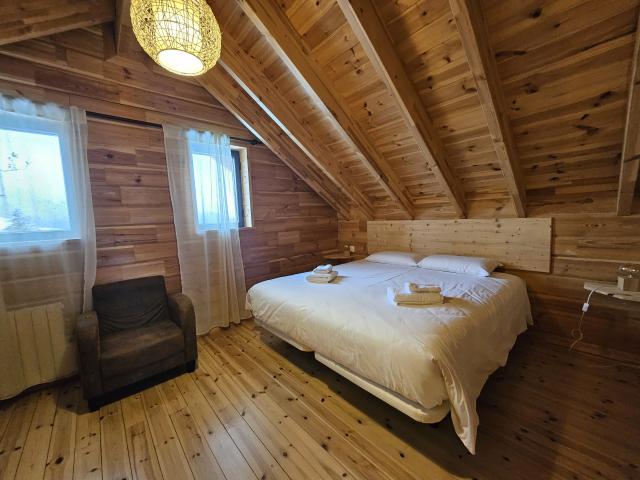 Photo HAUTES-VOSGES – BUSSANG – CHALET avec vue sur la vallée et les montagnes image 5/6