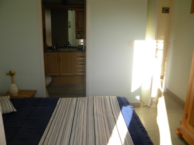 Photo JE VEND CETTE VILLA DE 156 m² ET UN SOUS-SOL DE 180 m² SUR UNE PARCELLE DE 1161 m²  3 CHAMBRES-PISCI image 5/6