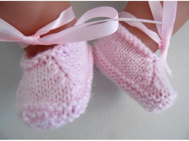Photo Jupe et chaussons roses layette bébé tricot laine image 5/6