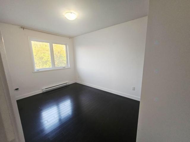 Photo LIBRE Condo semi-meublé sur 2 étages proche de tout (Longueuil, Quebec) image 5/6