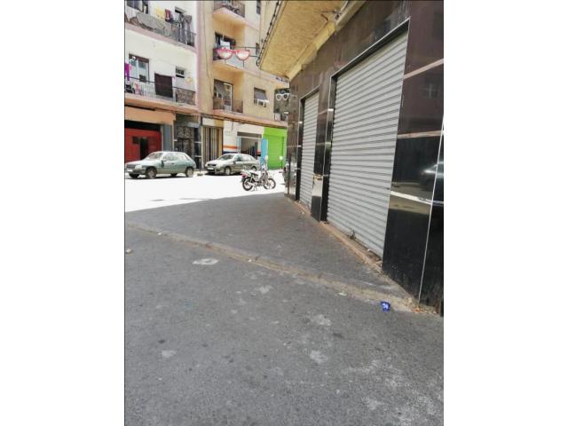 Photo Local commercial bien placé angle image 5/6
