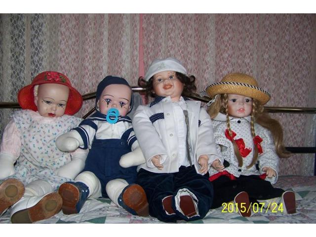 Photo lot de poupées en porcelaine de collection image 5/6