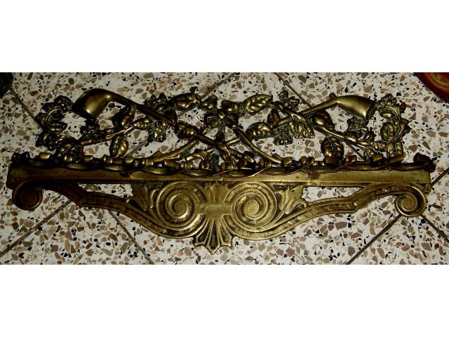 Photo lot ou detail divers objets anciens. image 5/5