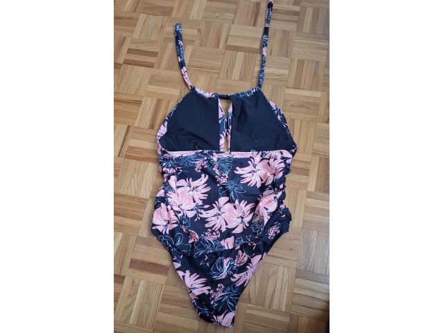 Photo Maillot de bain entier motif fleurs image 5/6