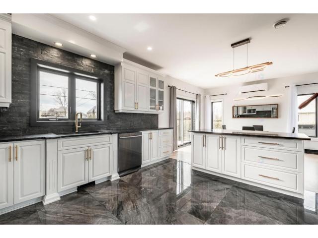 Photo Maison de prestige baignée de lumière à Saint-Michel (Quebec) image 5/6