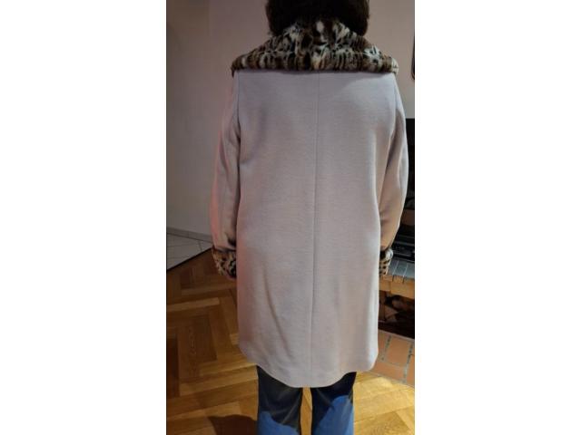 Photo Manteau court beige avec fausse fourrure Comme neuf image 5/5