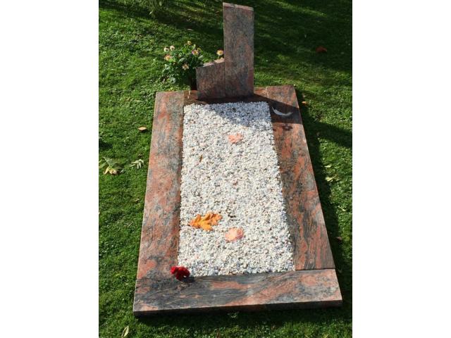 Photo Monument funéraire en granit image 5/6