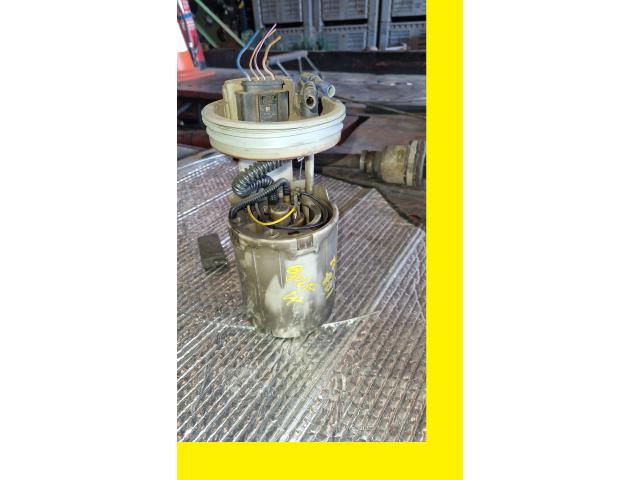 Photo moteur golf  4   1l9  tdi  pri.x  500 euro. turbo  neuf...   167 mille  km   tourne  comme  une  mon image 5/6