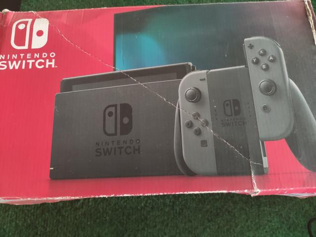 Photo Nintendo Switch plus jeux et accessoires image 5/5