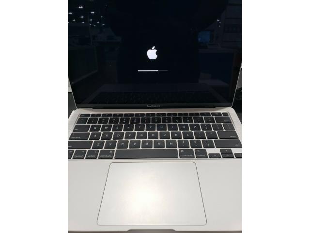Photo Ordinateur portable MacBook Air 13 pouces (512 Go SSD, M1, 8 Go) - Argent - (novembre 2020) image 5/5