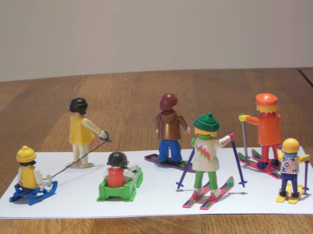 Photo Playmobil : Scène de sport d'hiver  avec 8 personnages  cf. photos. image 5/6