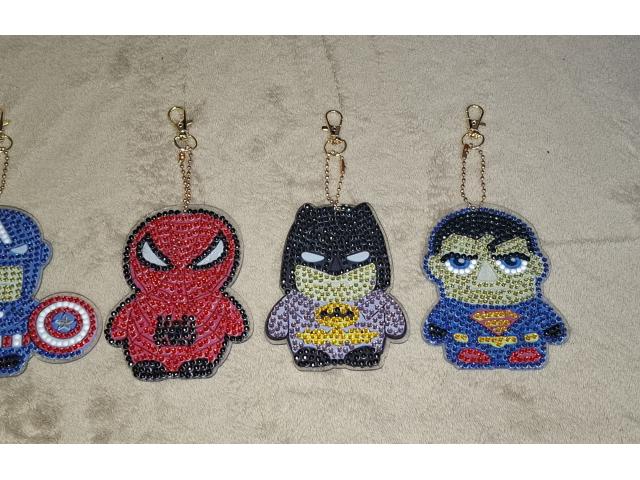 Photo Porte-clés "super-héros" en diamond painting neufs image 5/6