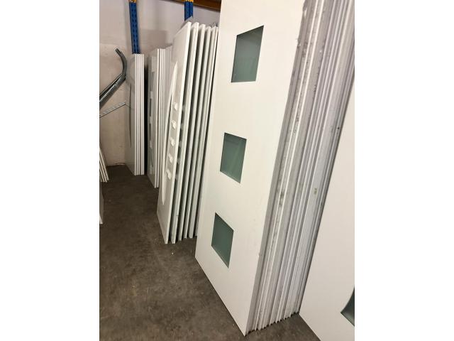 Photo Porte d'entrée en stock PVC à prix exceptionnel image 5/5