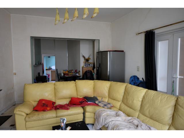 Photo Rez commercial + appartement à vendre à Auvelais image 5/6