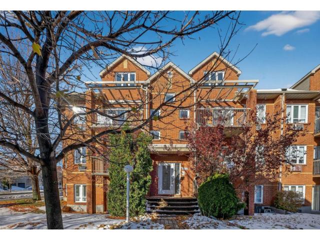 Photo Spacieuse unité de coin Secteur recherché d'Auteuil à Laval (Quebec) image 5/6