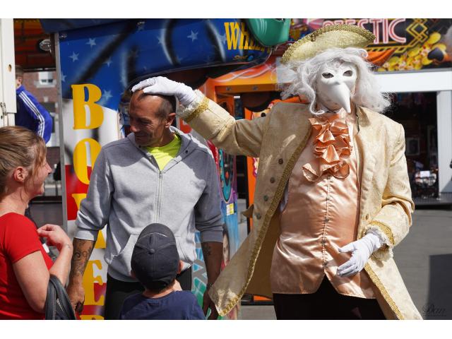 Photo Spectacle de clown, animations de rue, du mime, de la statue vivante, de l'échassier burlesque, de l image 5/6