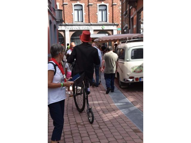 Photo Spectacle de clown, animations de rue, du mime, de la statue vivante, échassier, faux serveur pour é image 5/6