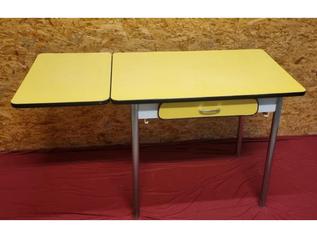 Photo table formica jaune 1 chaise 1 tabouret 1 rallonge image 5/5