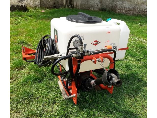 Photo Tracteur avec chargeur frontal et accessoires image 5/6