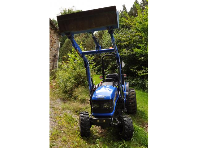 Photo Tracteur compact inlcus chargeur frontal image 5/6