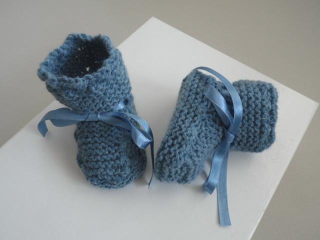 Photo Tricot bébé bonnet chaussons bleu charron laine image 5/6