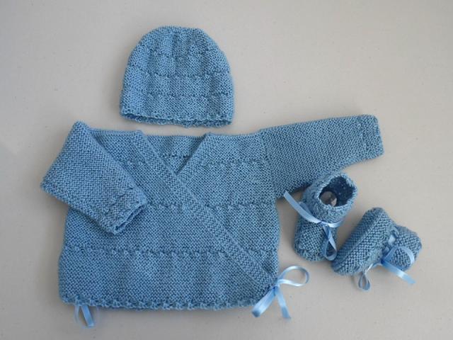 Photo Tricot bébé, brassiere croisee, bonnet, chaussons, bleu charron image 5/6