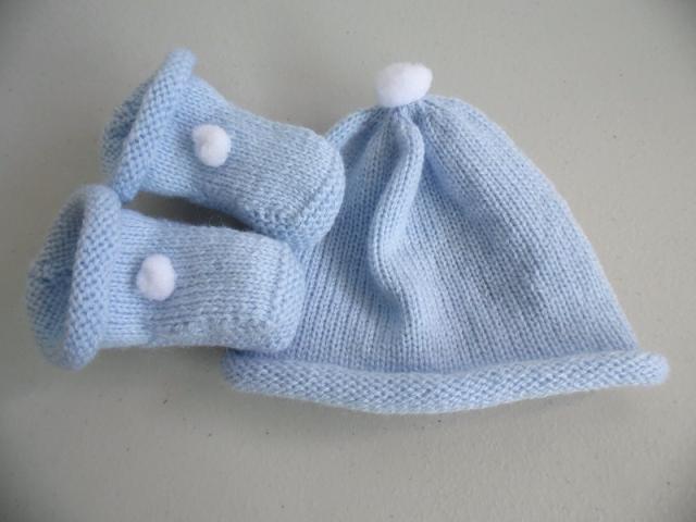 Photo Tricot laine bébé fait main bonnet bleu à pompon image 5/6
