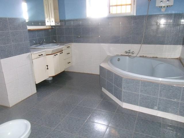 Photo VILLA A VENDRE A AMBOHIBAO Ref#2286 image 5/5