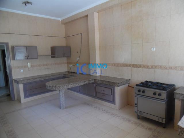 Photo Villa de 2000 m² à vendre située à Souissi image 5/6