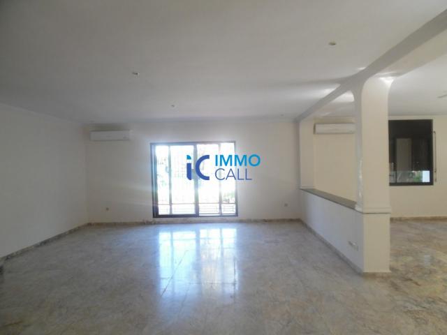 Photo Villa de standing de 2000 m² en location située à Souissi image 5/6