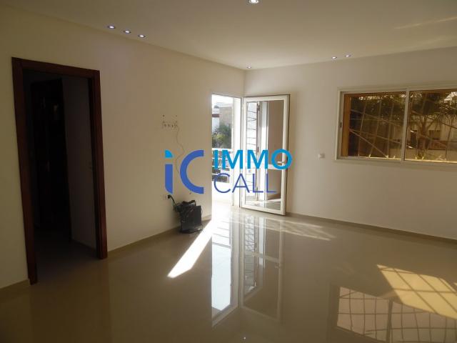 Photo Villa pour usage bureau en location située à Hay Riad image 5/6