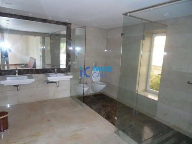 Photo Villa très haut gamme de 2000 m² en location située au Souissi-Rabat image 5/6