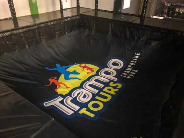 Photo 600m2 de Trampolines quasi neufs image 6/6