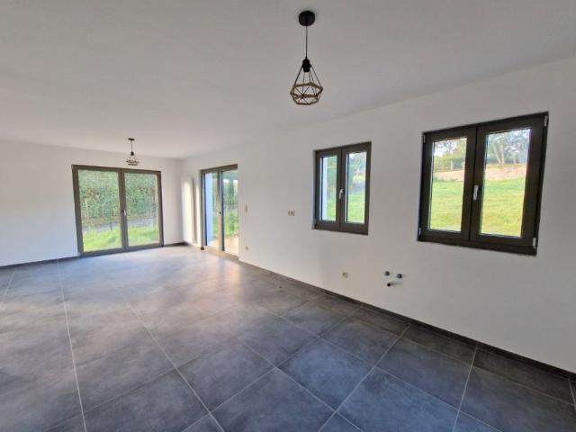 Photo 6830 Les Hayons : nouvelle construction, 3 chambres, jardin. image 6/6