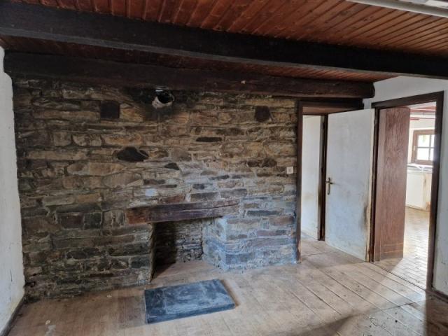 Photo 6880 Bertrix : charmante maison en pierres, à rénover, avec jardin. image 6/6