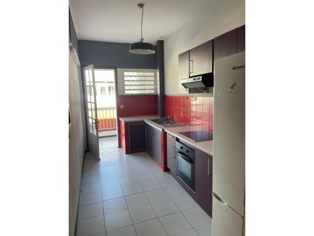 Photo Appartement spacieux avec vue imprenable sur le centre-ville de Saint-Denis image 6/6