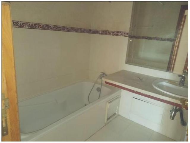 Photo appartement vide d une superficie de 80 m² proximité du lycée Victor Hug image 6/6
