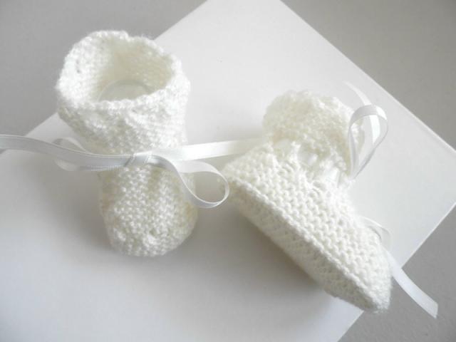 Photo Bonnet, chaussons écrus bébé MIXTE tricot laine fait main image 6/6