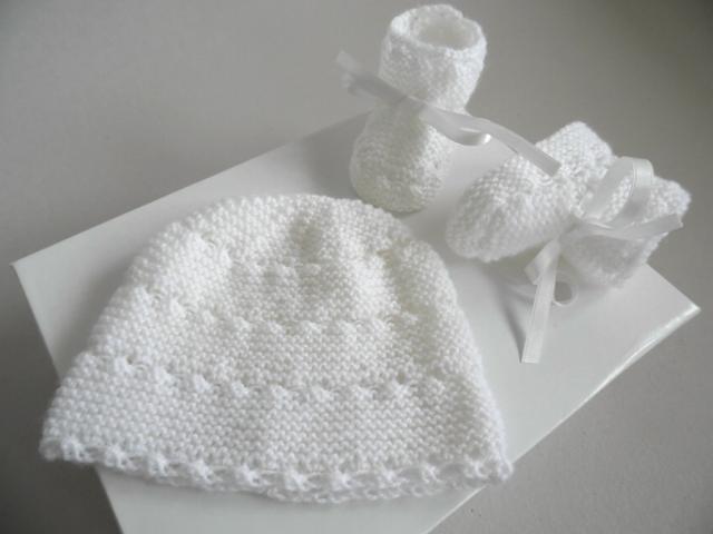 Photo Bonnet et chaussons blancs tricot fait main image 6/6