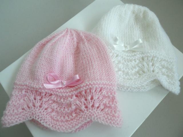 Photo Bonnets rose et blanc bébé tricot fait main image 6/6