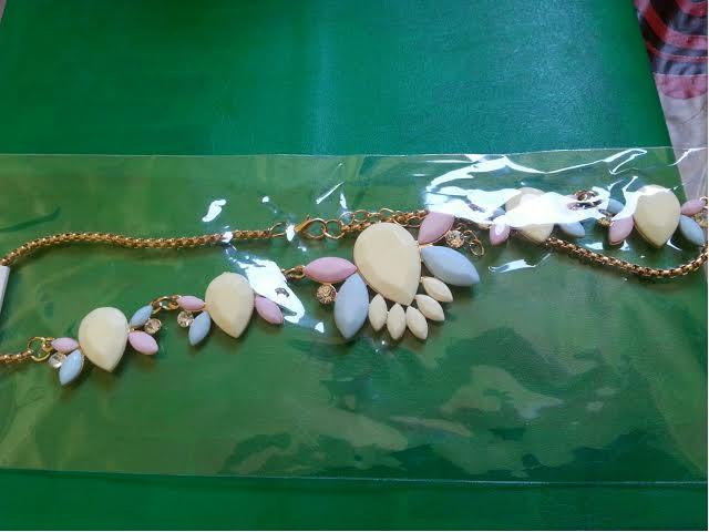 Photo Boucles et colliers de fantaisie image 6/6
