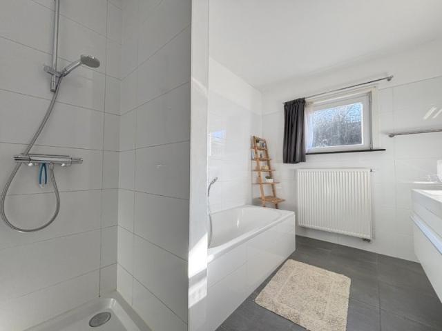 Photo BOUILLON : Spacieuse maison 4faç (2011) sur 24 ares, belle vue. image 6/6