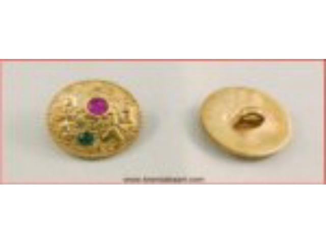 Photo Boutons, fermetures à glissière, fil et fil et aiguilles. image 6/6