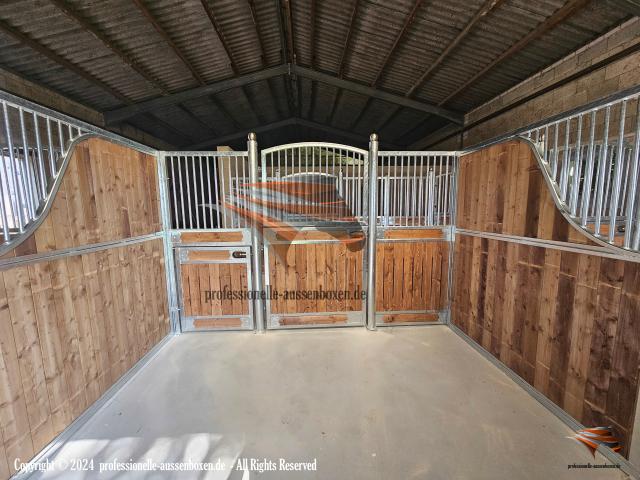 Photo Boxes pour Chevaux - Façades Intérieures et Équipements de Stalle image 6/6
