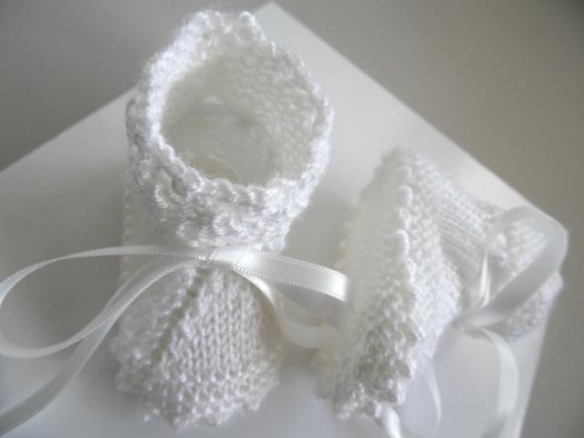 Photo Chaussons blancs bébé  tricot laine fait main image 6/6