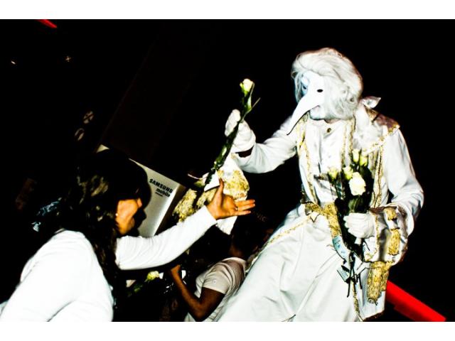 Photo Clown, artiste de rue, mime, statue vivante,échassier, faux serveur, image 6/6
