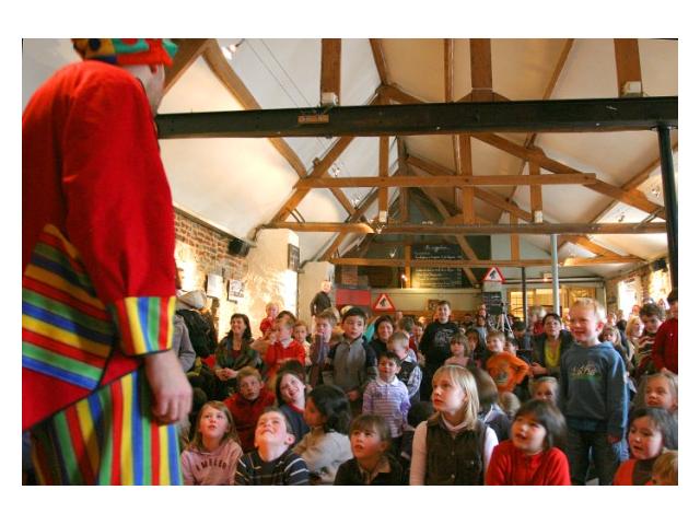 Photo Clown pour anniversaire, animations de rue, du mime, de la statue vivante, de l'échassier, du faux s image 6/6