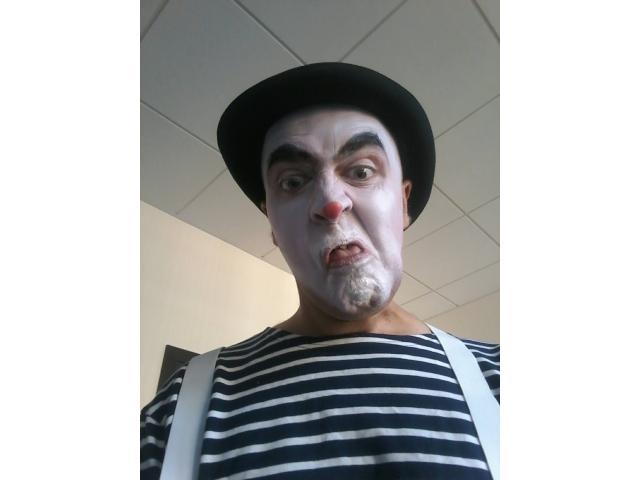 Photo Clown pour anniversaire, animations de rue, mime, faux serveur, échassier pour égayer vos différents image 6/6