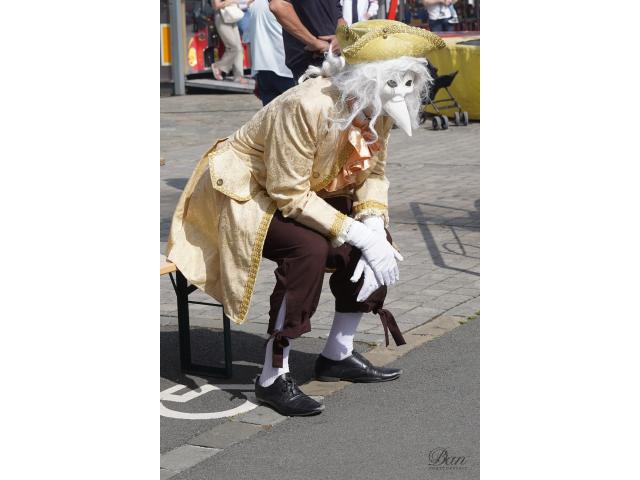 Photo Clown pour anniversaire, animations de rue, mime, faux serveur, échassier pour égayer vos différents image 6/6