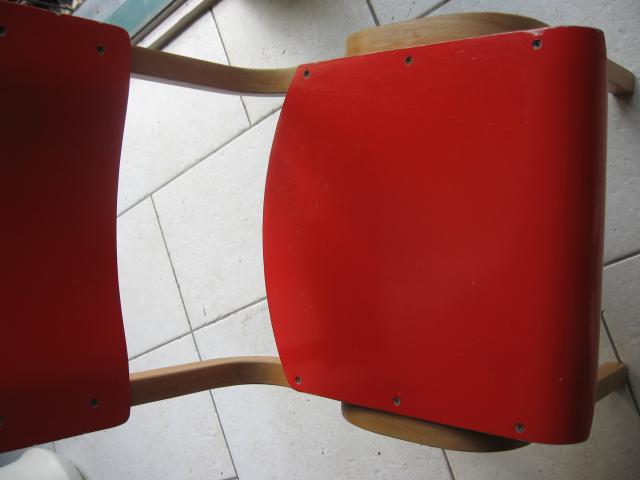 Photo Deux chaises enfant Vintage de couleur orange vernissée. image 6/6